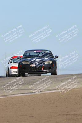 media/Oct-26-2025-CalClub SCCA (Sun) [[8ce1e69566]]/Group 2/Grapevine/